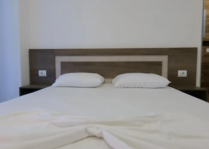 Joni 4* Lukove