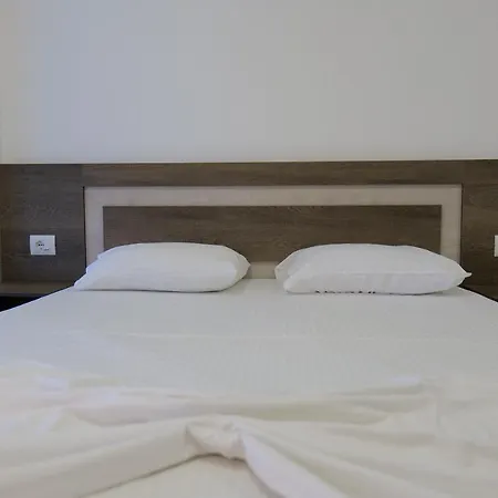 Joni 4* Lukovë