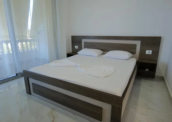 Joni Hotel Lukovë